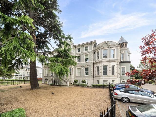 Flat for sale in London Borough of Hounslow, Spring Grove