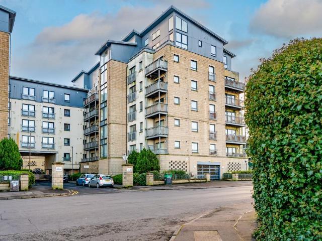Flat for sale in Leith Links, Scotland