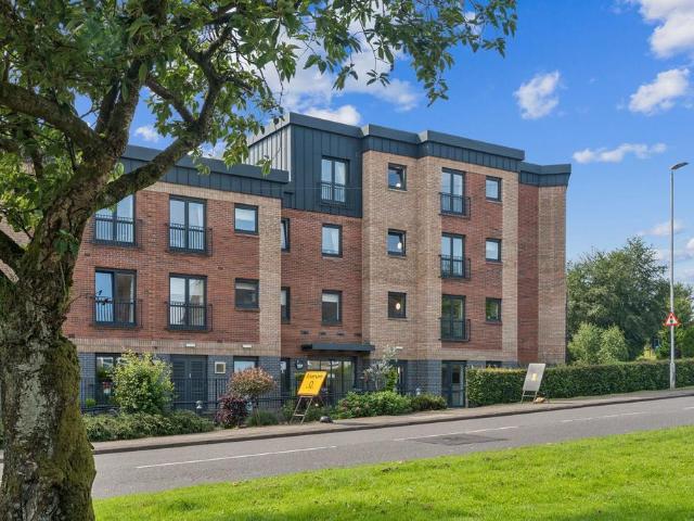 Flat for sale in Milngavie, Scotland
