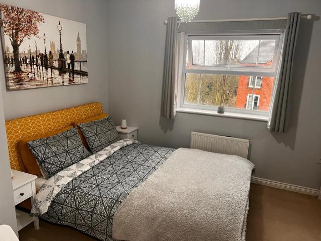 Flat for sale in Roade, Northamptonshire