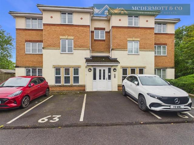 Flat for sale in Droylsden, Tameside