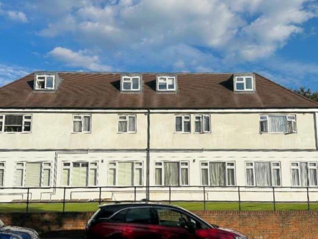 Flat for sale in St Mary Cray, Greater London