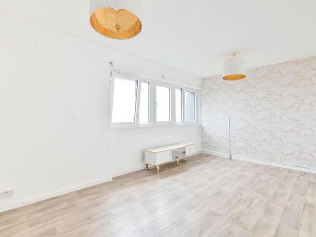 Flat for sale in North Kensington, Greater London