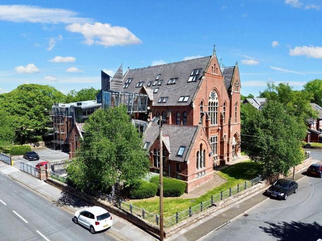 Flat for sale in Heaton Park, Bury