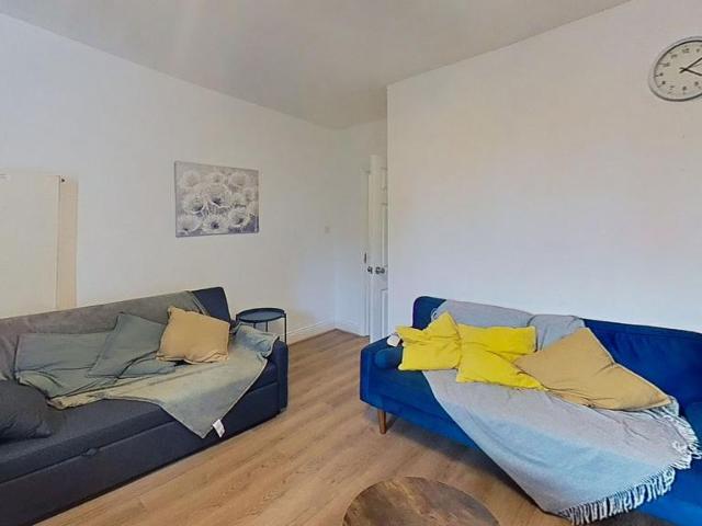 Flat for sale in East Greenwich, Greater London