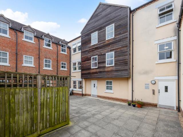 Flat for sale in Coldharbour, Buckinghamshire