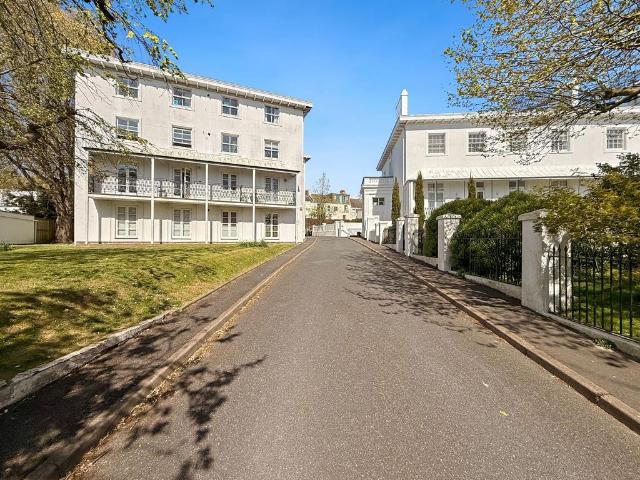 Flat for sale in Queen's Park, Brighton & Hove