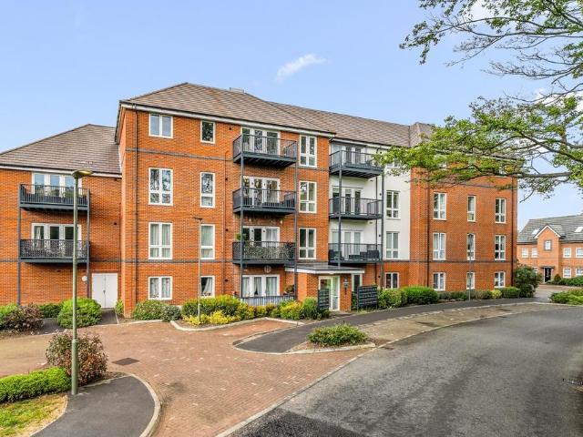 Flat for sale in Row Town, Surrey