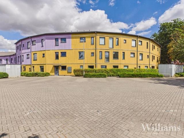 Flat for sale in Southcourt, Aylesbury