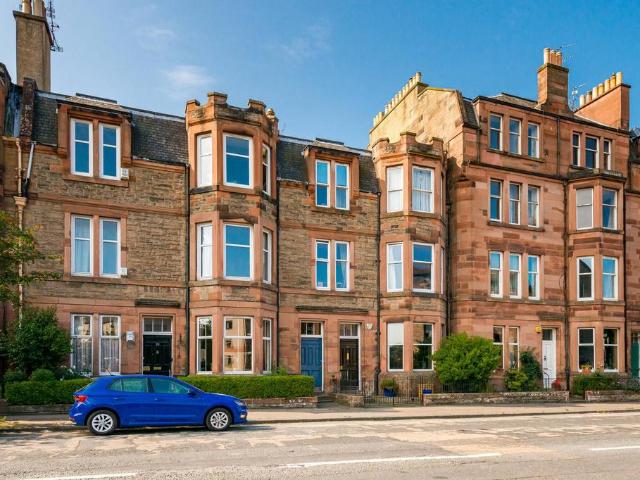 Flat for sale in Blackford, Scotland