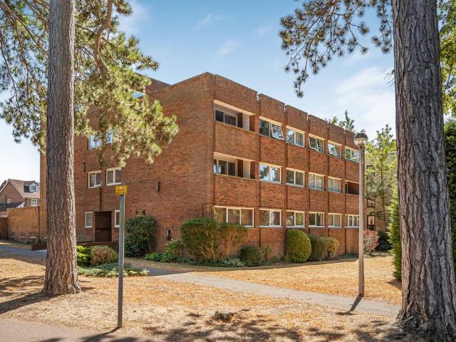 Flat for sale in Five Acres, Hertfordshire