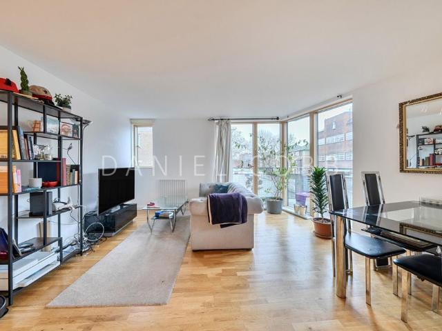 Flat for sale in Old Kent Road, Greater London
