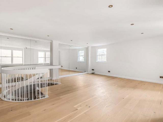 Flat for sale in Knightsbridge, Greater London