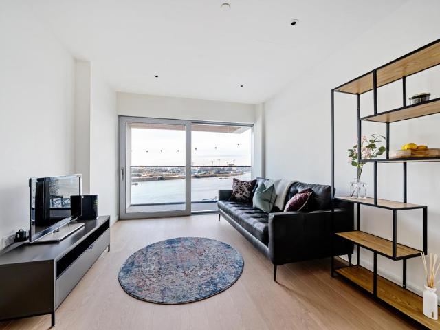 Flat for sale in Greenwich Peninsula, Greater London