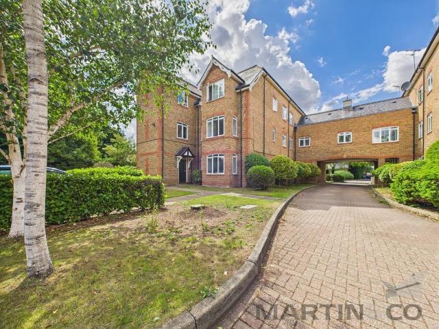 Flat for sale in St Albans