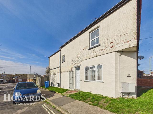 Flat for sale in Lowestoft, East Suffolk