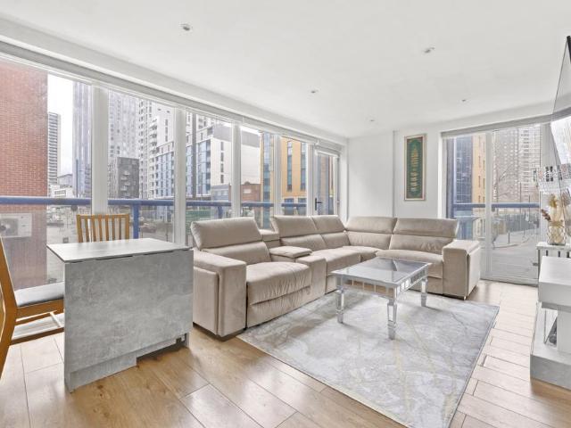 Flat for sale in Stratford Marsh, Greater London