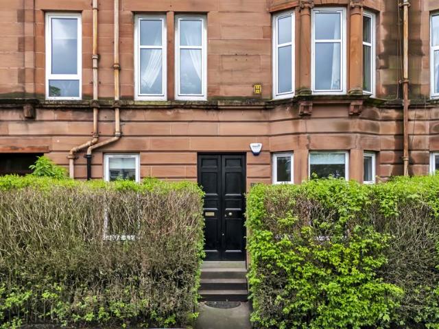 Flat for sale in Scotstoun, Scotland