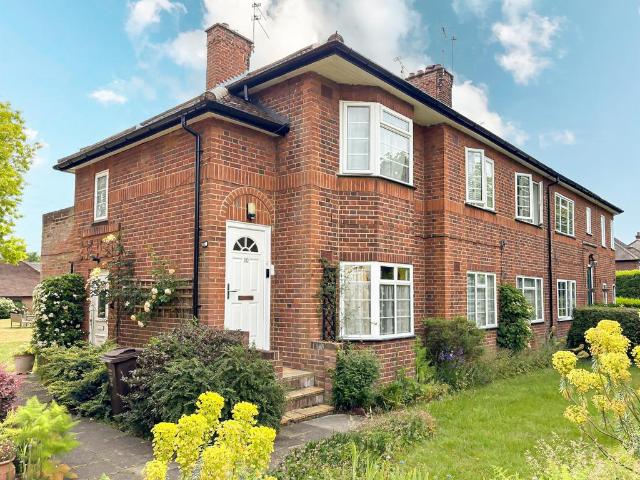 Flat for sale in St Albans, Five Acres