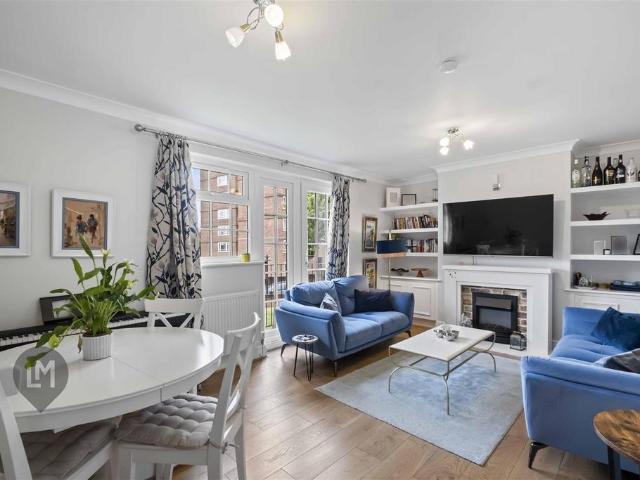 Flat for sale in Southfields, Greater London