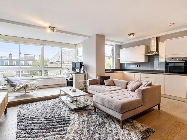 Flat for sale in Royal Borough of Kensington and Chelsea, Greater London