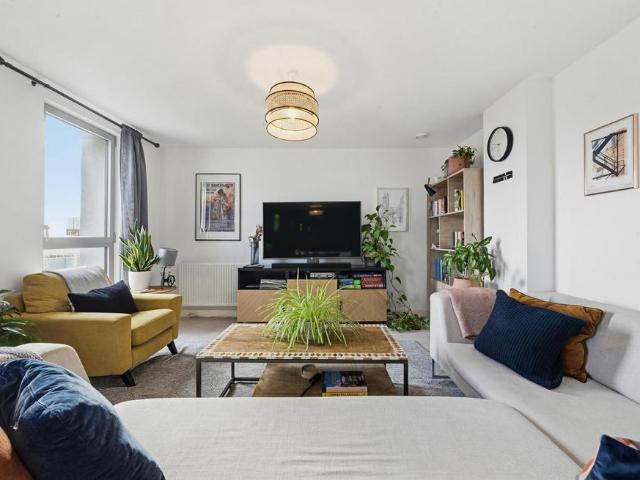 Flat for sale in Silvertown, Greater London