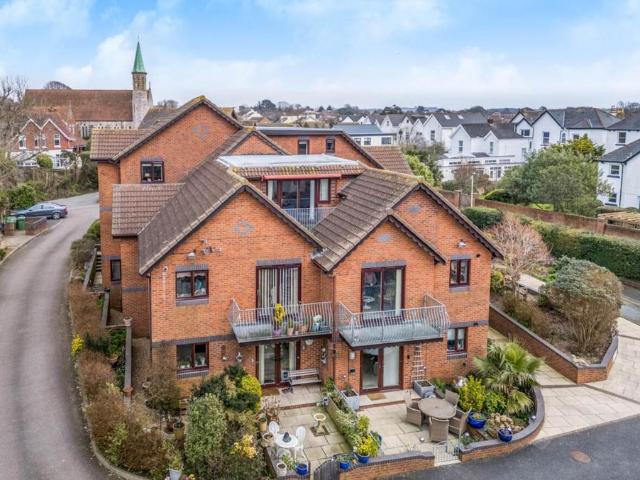 Flat for sale in Withycombe, Budlake