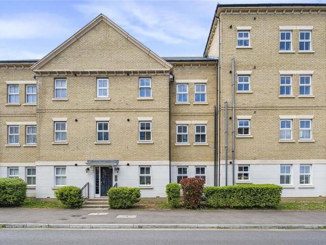 Flat for sale in Monks Orchard, Kent
