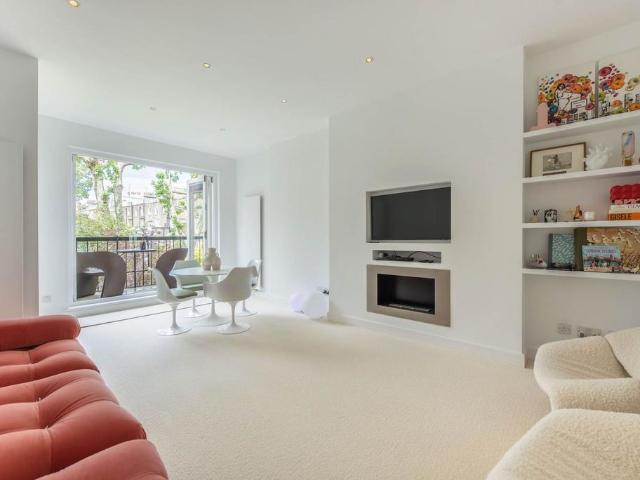 Flat for sale in Brompton, Greater London