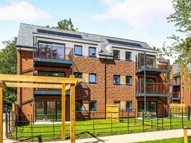 Flat for sale in Horsell, Woking