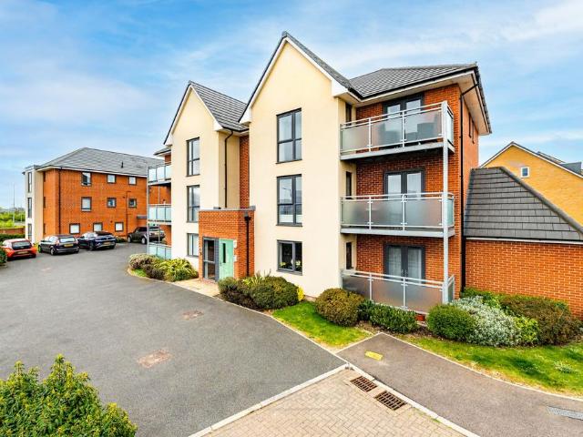 Flat for sale in Eagle Farm, Wavendon