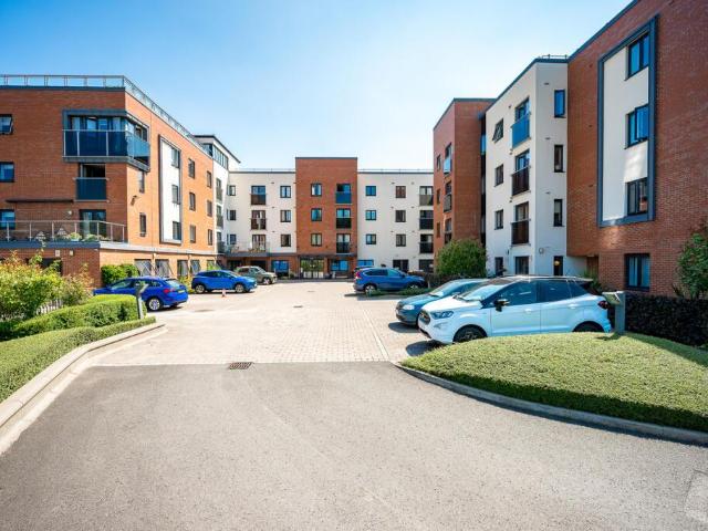 Flat for sale in Castle, Leftwich