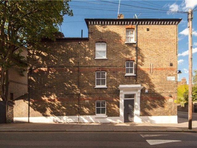 Flat for sale in Islington, Greater London