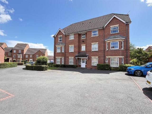 Flat for sale in Green Close, Warwickshire