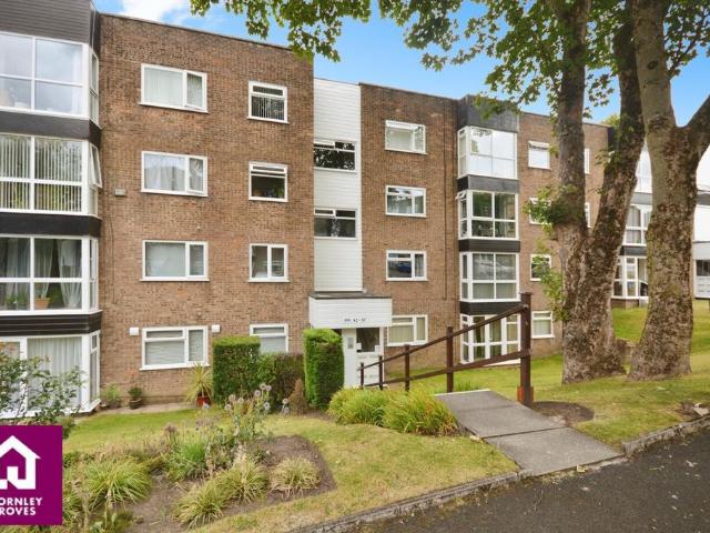 Flat for sale in Heaton Park, Bury
