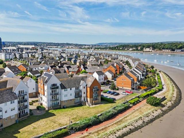 Flat for sale in St. Marys Island, Gillingham