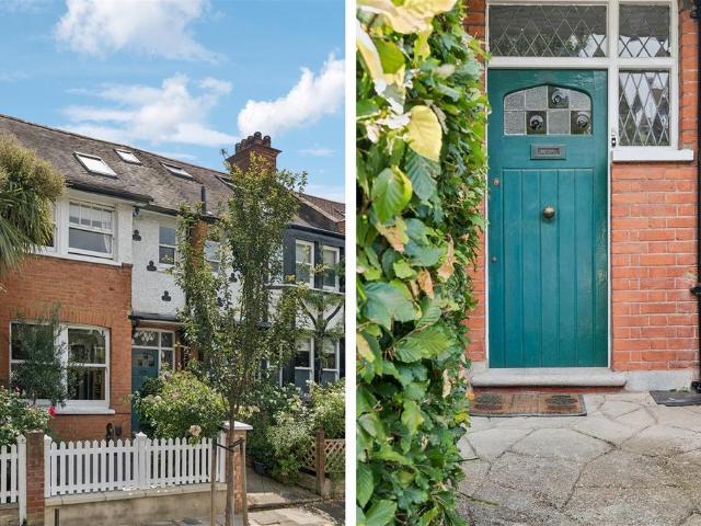 Flat for sale in London Borough of Ealing, Greater London