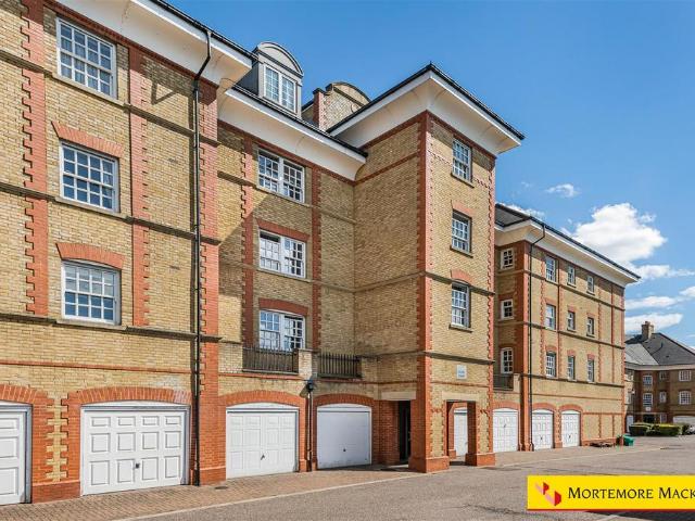 Flat for sale in Greater London