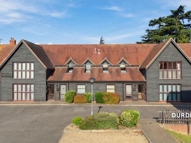 Flat for sale in Rayleigh, Rochford