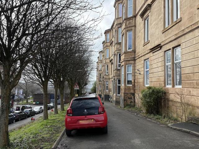 Flat for sale in Garngad, Scotland
