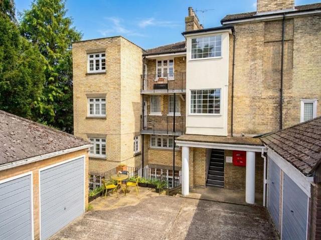 Flat for sale in Eaton Rise, East Bank