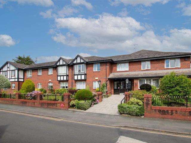 Flat for sale in Trafford Park, Greater Manchester