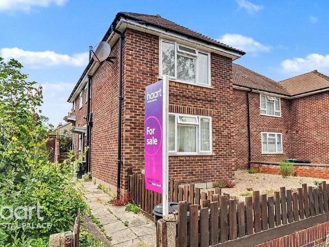 Flat for sale in Penge, Greater London