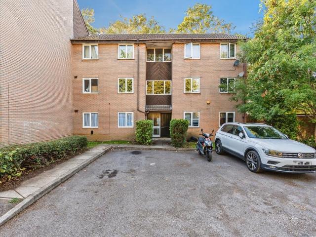 Flat for sale in Merry Oak, Southampton