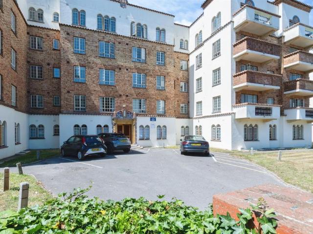 Flat for sale in Boscombe, Bournemouth