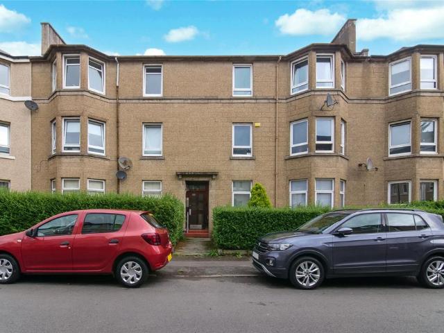 Flat for sale in Craigton, Scotland