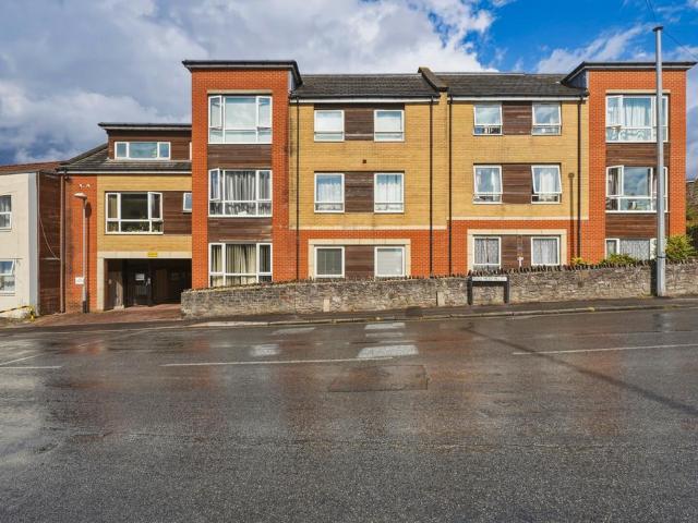 Flat for sale in Feckenham, City Of Bristol