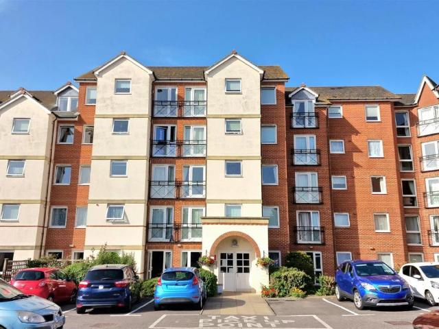 Flat for sale in Cliftonville West, Thanet