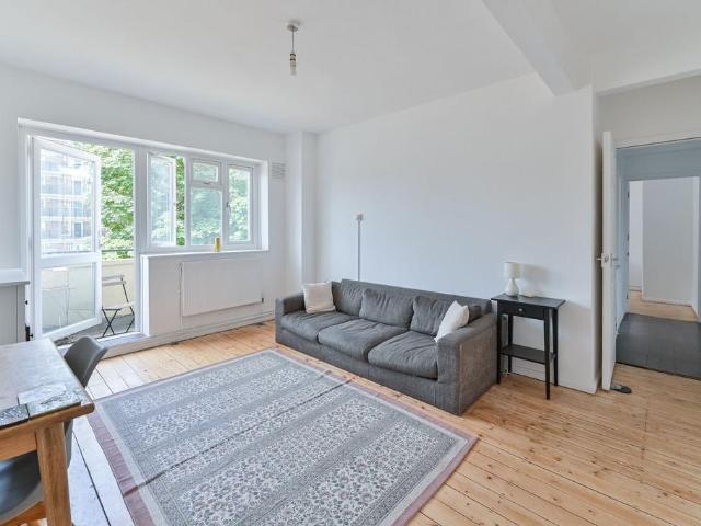 Flat for sale in Streatham Hill, Greater London