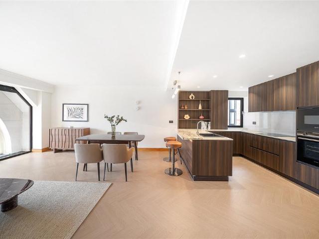 Flat for sale in Sands End, Greater London